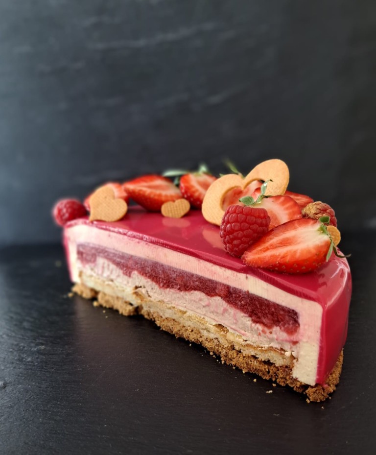 Vanillemousse mit Erdbeergelee und Mirror Glace
