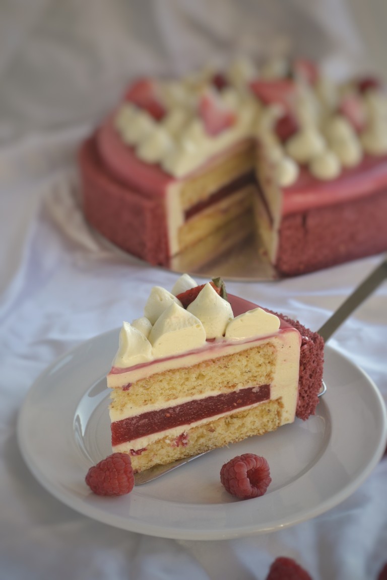 Erdbeere & Himbeere mit roter Spiegelglasur